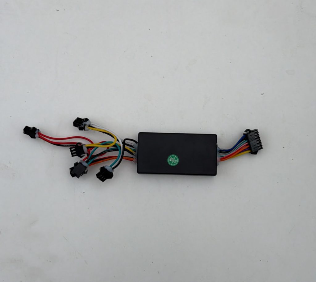 Boîte alimentation / RGB controller — compatibilité à confirmer — pièce détachée au Maroc