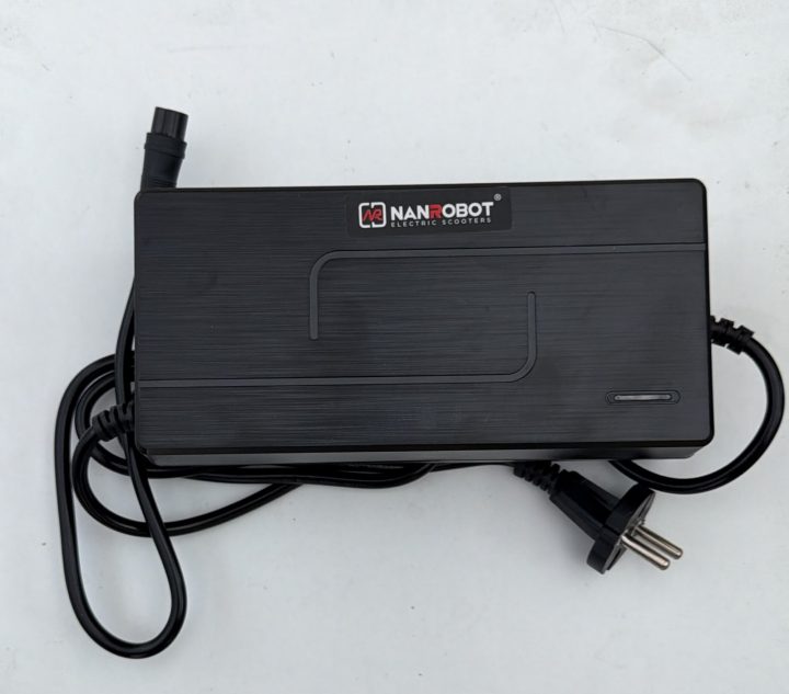 Chargeur NANROBOT 60V 5A Fast Charge — pièce détachée au Maroc